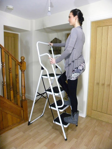 Step Ladder With Safety Rail