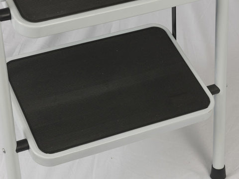 Step Ladder With Safety Rail
